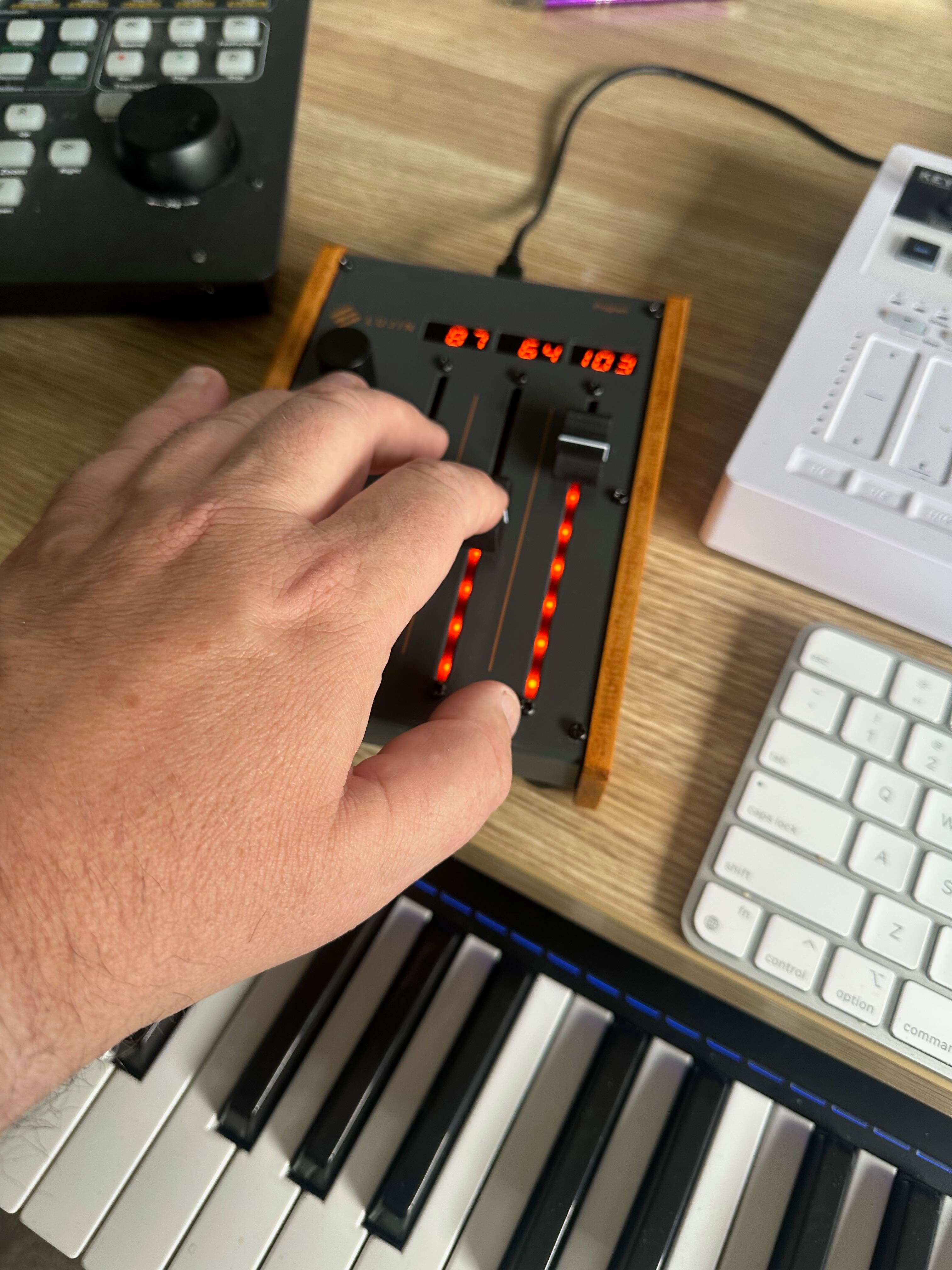 Using the Lujin with LED faders active